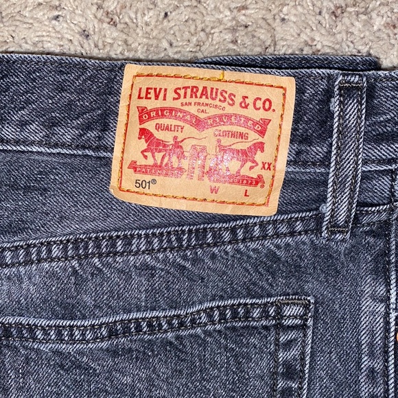 Levi's Black Jean Shorts - Picture 3 of 3